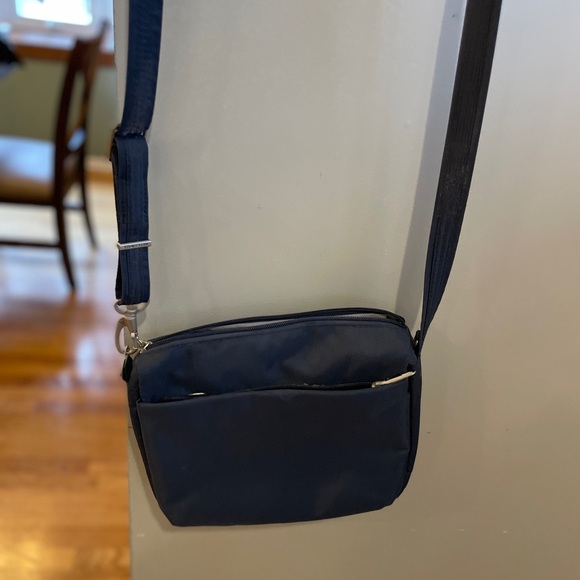 Travelon Anti-Theft Crossbody Purse - Picture 2 of 4
